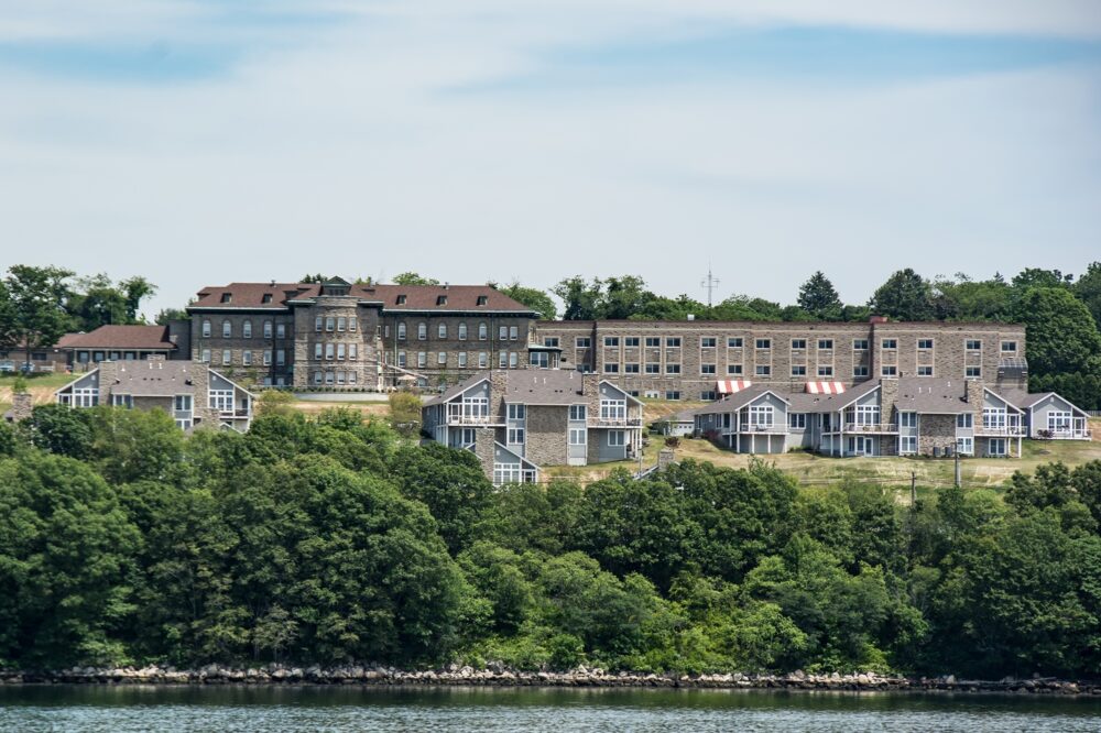 Thames Edge at Fairview Retirement Community Complex
