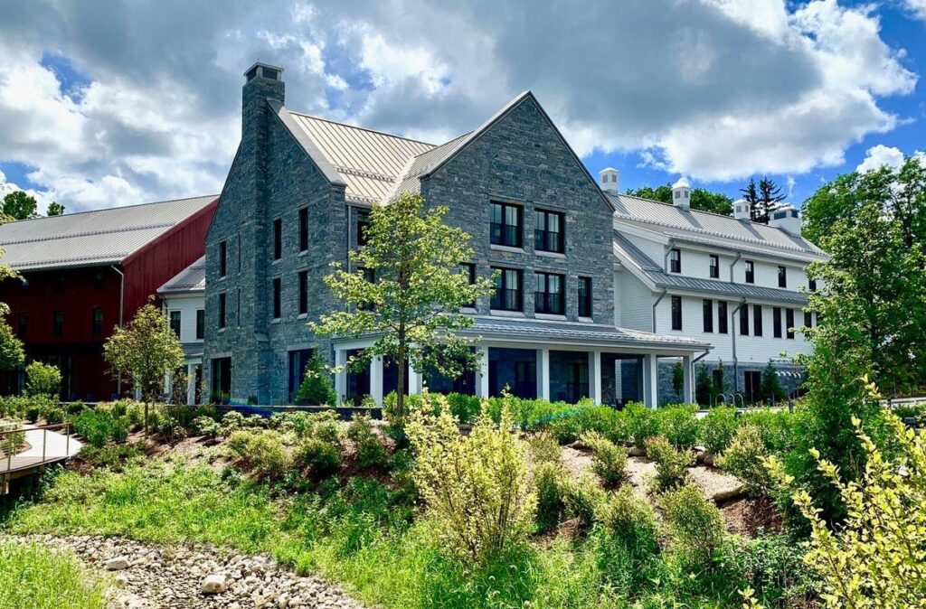 Williams Inn Exterior 3 WEB